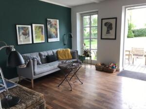 Stue med udgang mod haven